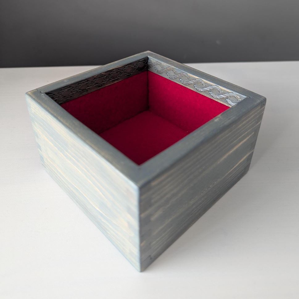 Celtic Square Box - Grey blue / Red